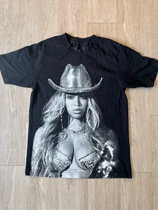 Tops - beyonce renaissance concert tee
